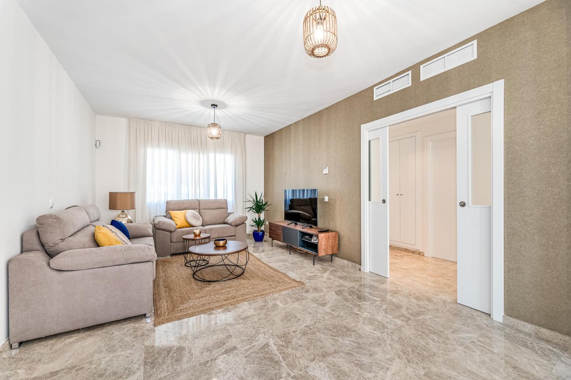 Сasa de vacaciones New Cozy Three Bedrooms Duplex In Naranjos Marbella