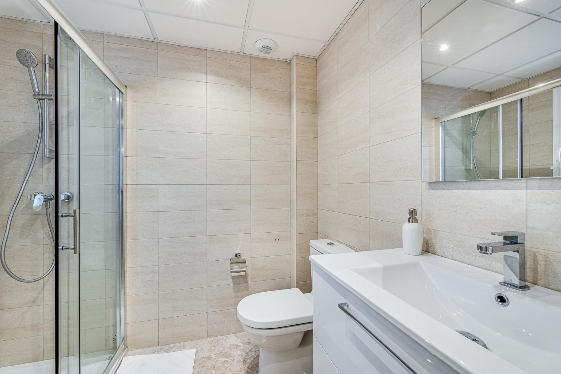 Сasa de vacaciones New Cozy Three Bedrooms Duplex In Naranjos Marbella