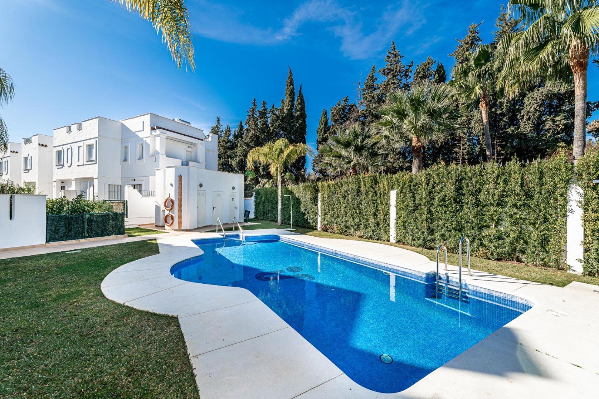 New Cozy Three Bedrooms Duplex In Naranjos Marbella